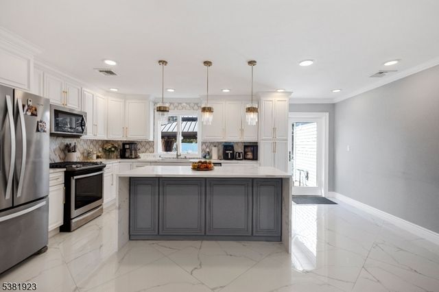 36 Leonard Ter, Wayne Twp., NJ 07470