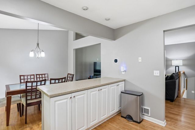 15074 Woodhill Trail, Eden Prairie, MN 55346