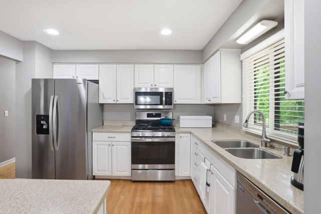 15074 Woodhill Trail, Eden Prairie, MN 55346
