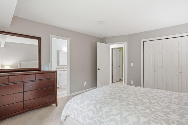 15074 Woodhill Trail, Eden Prairie, MN 55346