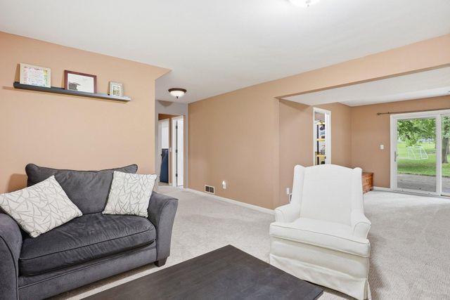 15074 Woodhill Trail, Eden Prairie, MN 55346