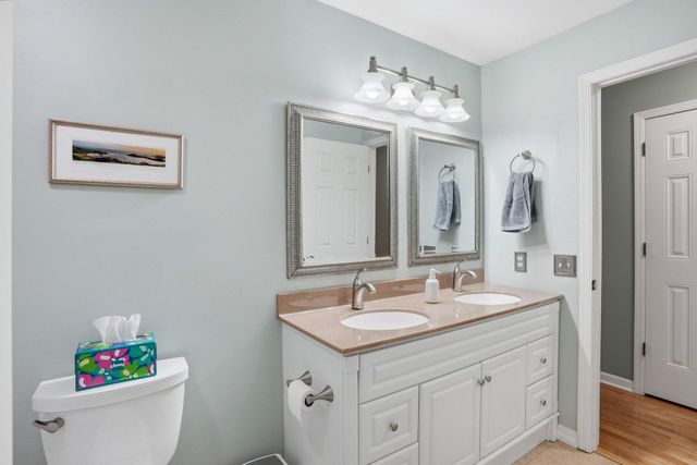 15074 Woodhill Trail, Eden Prairie, MN 55346