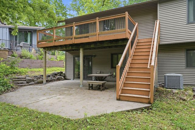 15074 Woodhill Trail, Eden Prairie, MN 55346