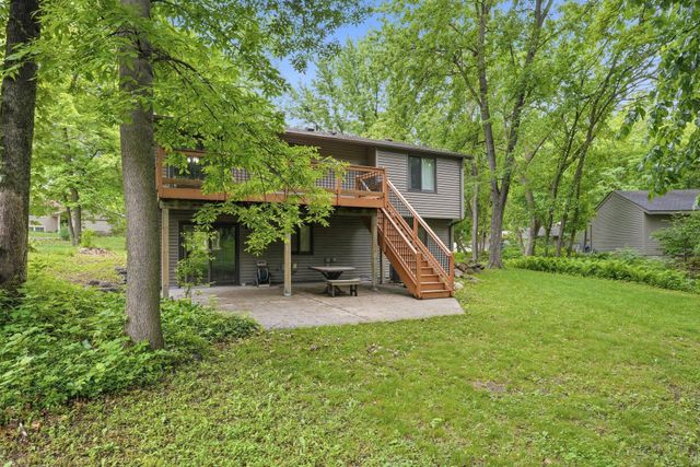 15074 Woodhill Trail, Eden Prairie, MN 55346