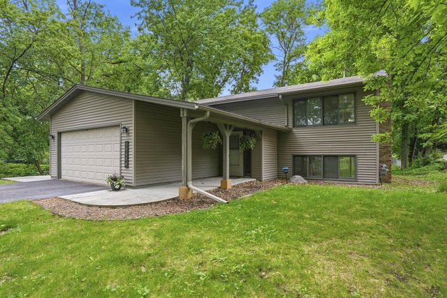 15074 Woodhill Trail, Eden Prairie, MN 55346
