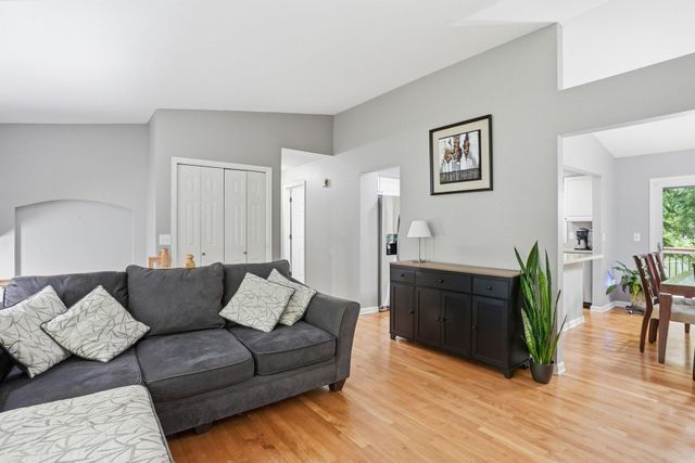 15074 Woodhill Trail, Eden Prairie, MN 55346