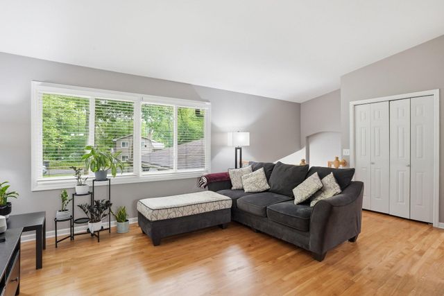 15074 Woodhill Trail, Eden Prairie, MN 55346