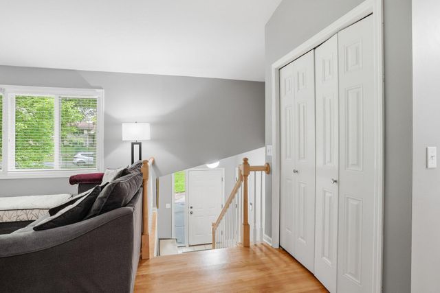 15074 Woodhill Trail, Eden Prairie, MN 55346