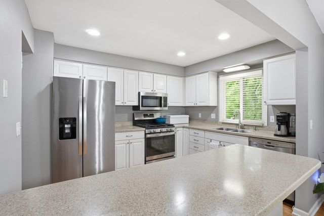 15074 Woodhill Trail, Eden Prairie, MN 55346