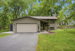 15074 Woodhill Trail, Eden Prairie, MN 55346