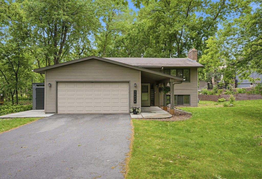 15074 Woodhill Trail, Eden Prairie, MN 55346