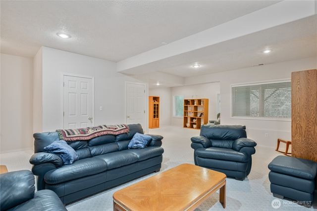 214 St. James Court, Longview, WA 98632