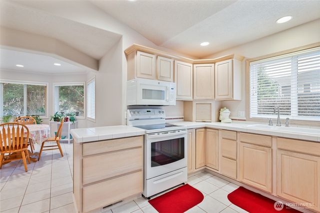 214 St. James Court, Longview, WA 98632