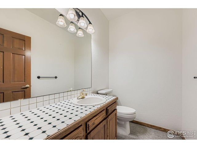 2062 Ridgeview Dr, Longmont, CO 80504