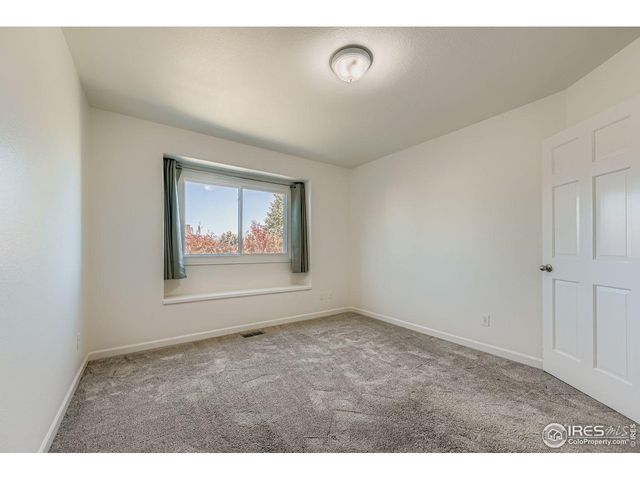 2062 Ridgeview Dr, Longmont, CO 80504