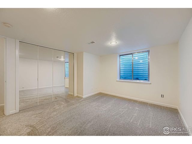 2062 Ridgeview Dr, Longmont, CO 80504