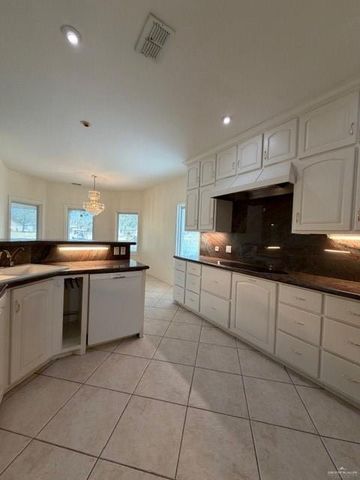 3321 E Clubhouse Drive, Edinburg, TX 78542