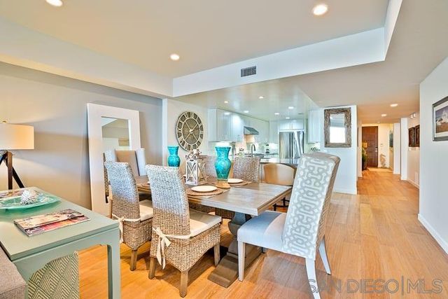 6767 Neptune Pl 202, La Jolla, CA 92037