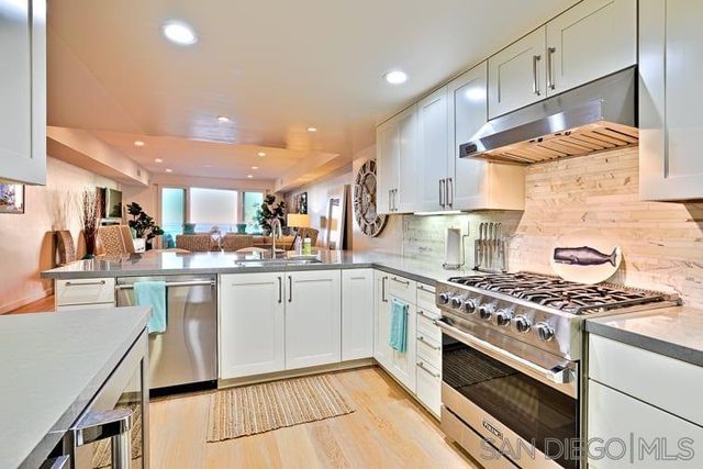 6767 Neptune Pl 202, La Jolla, CA 92037