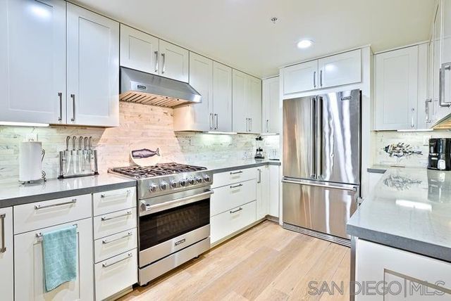 6767 Neptune Pl 202, La Jolla, CA 92037
