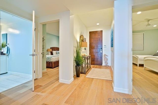 6767 Neptune Pl 202, La Jolla, CA 92037
