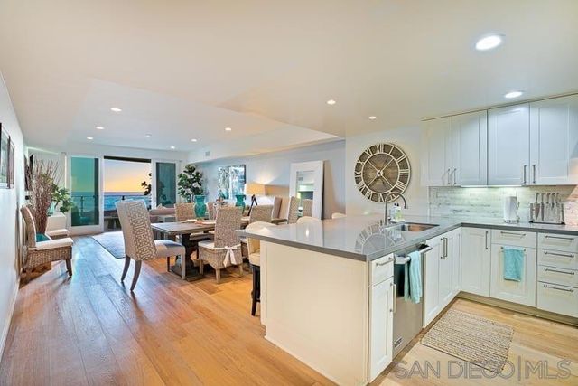6767 Neptune Pl 202, La Jolla, CA 92037