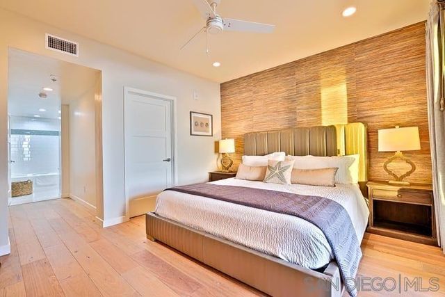6767 Neptune Pl 202, La Jolla, CA 92037