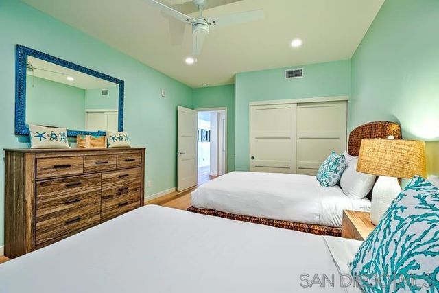 6767 Neptune Pl 202, La Jolla, CA 92037