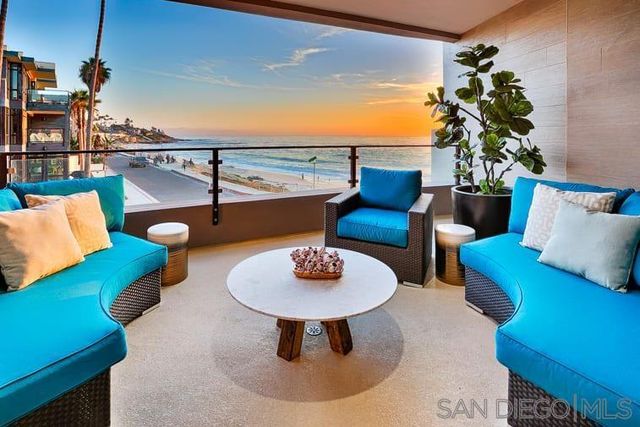 6767 Neptune Pl 202, La Jolla, CA 92037