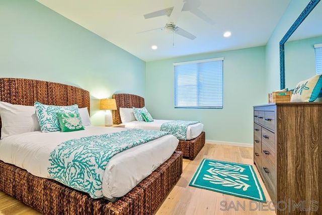 6767 Neptune Pl 202, La Jolla, CA 92037