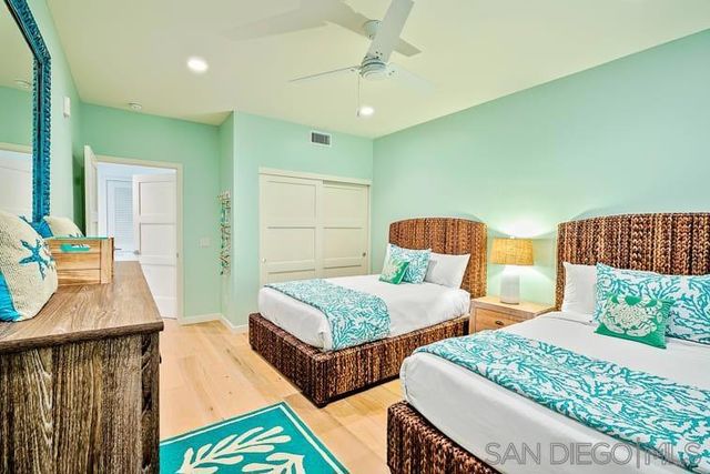 6767 Neptune Pl 202, La Jolla, CA 92037