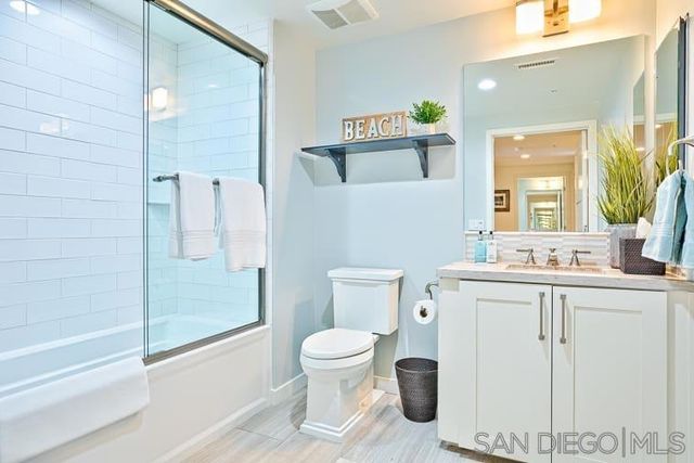 6767 Neptune Pl 202, La Jolla, CA 92037