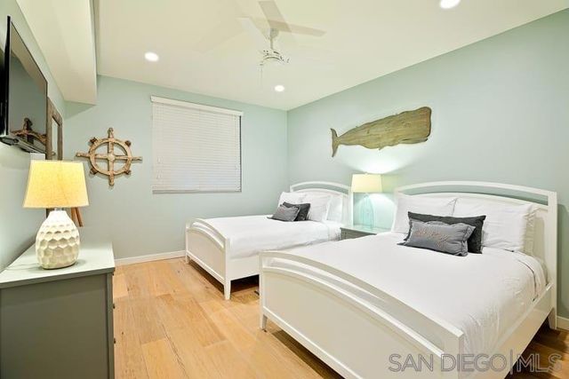 6767 Neptune Pl 202, La Jolla, CA 92037