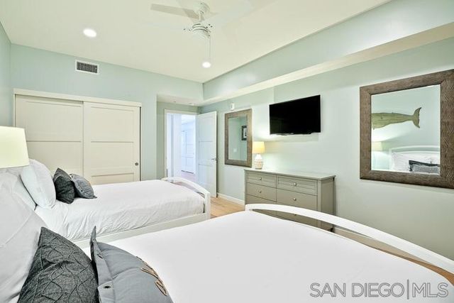 6767 Neptune Pl 202, La Jolla, CA 92037