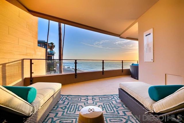 6767 Neptune Pl 202, La Jolla, CA 92037