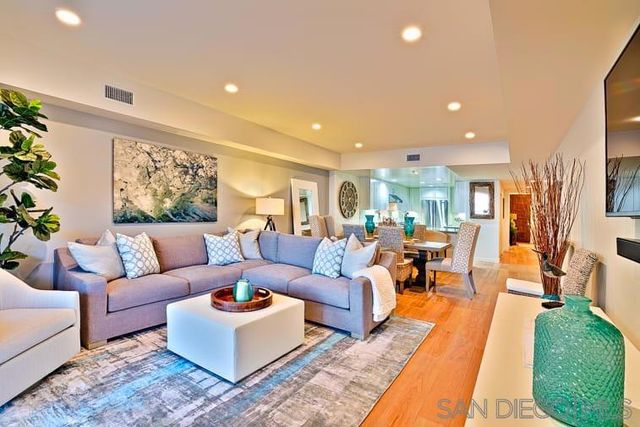 6767 Neptune Pl 202, La Jolla, CA 92037