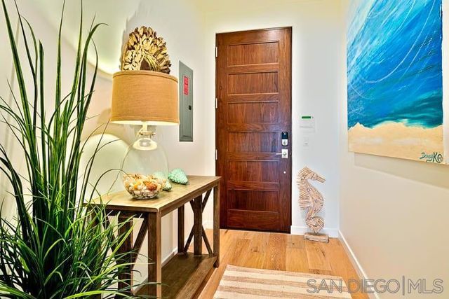 6767 Neptune Pl 202, La Jolla, CA 92037