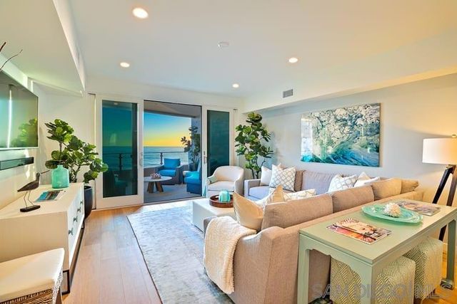 6767 Neptune Pl 202, La Jolla, CA 92037