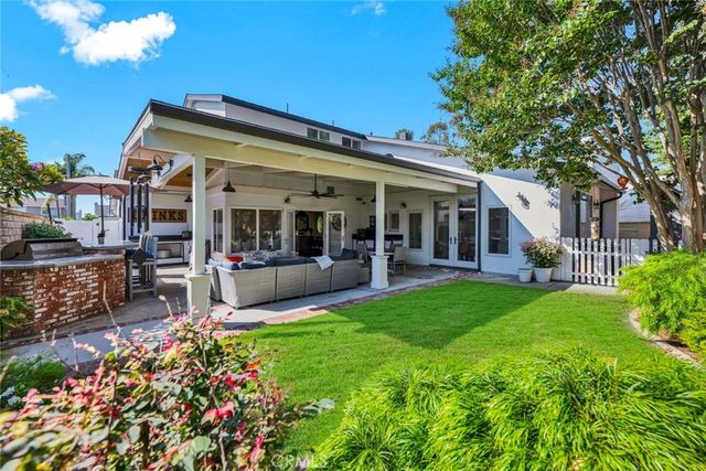 20012 Mural Circle, Huntington Beach, CA 92646