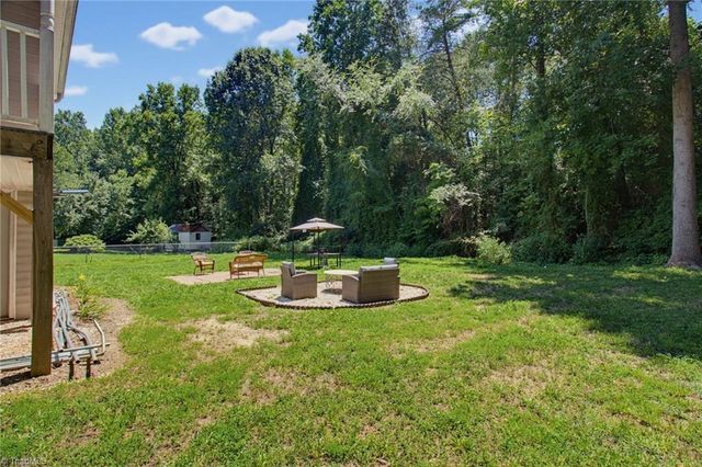 6013 Stone Bluff Drive, Clemmons, NC 27012