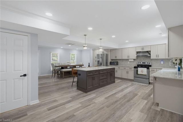 6013 Stone Bluff Drive, Clemmons, NC 27012