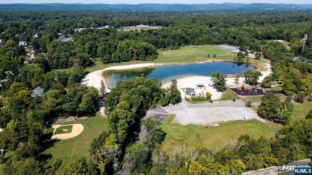 373 W Crescent Avenue, Allendale, NJ 07401