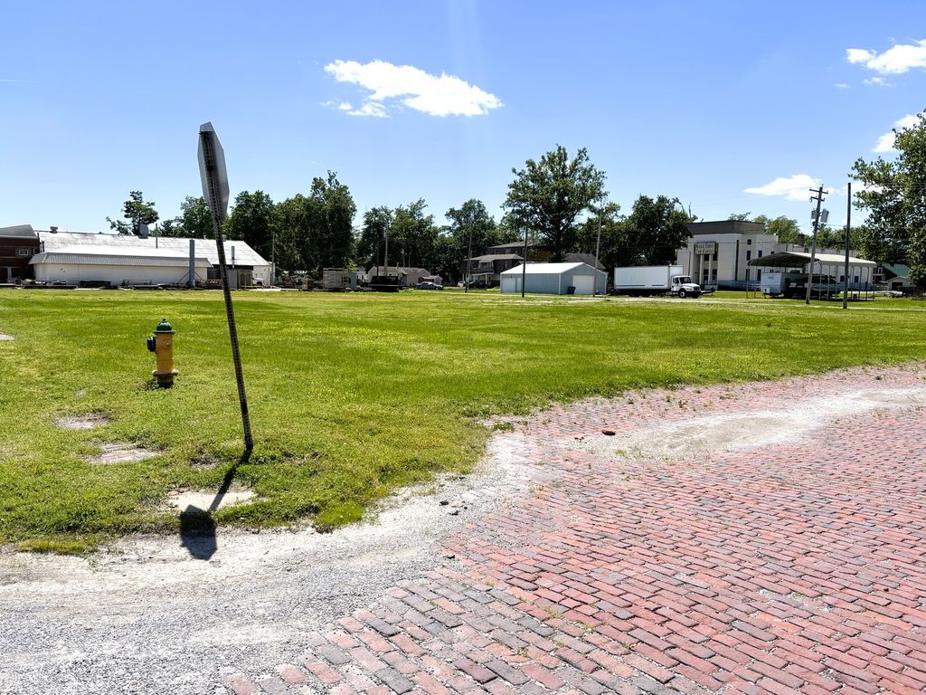 Image 2 of property listing at 200 S Chestnut Street, Centralia, IL 62801