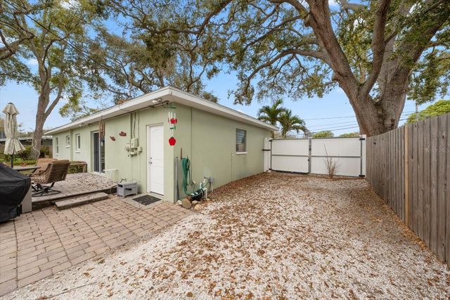 1339 RUSSELL DRIVE N, St Petersburg, FL 33710