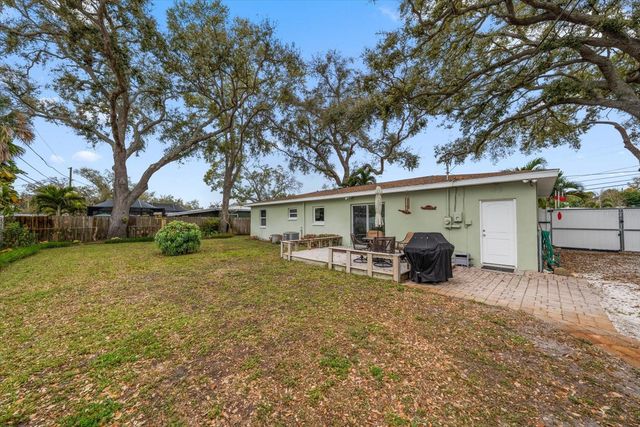 1339 RUSSELL DRIVE N, St Petersburg, FL 33710