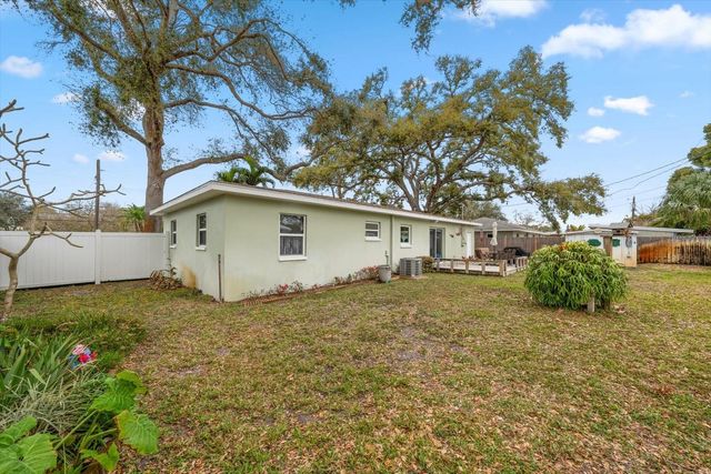 1339 RUSSELL DRIVE N, St Petersburg, FL 33710