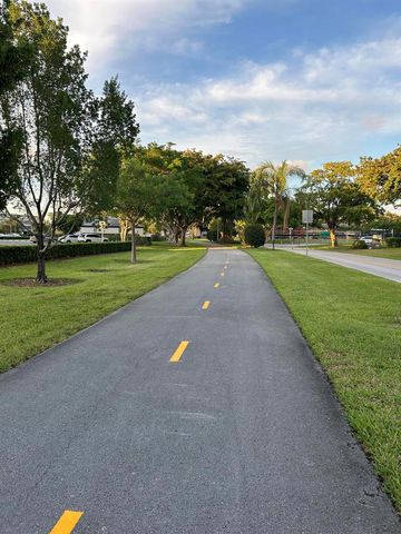 301 Farnham M 301, Deerfield Beach, FL 33442