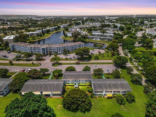 301 Farnham M 301, Deerfield Beach, FL 33442
