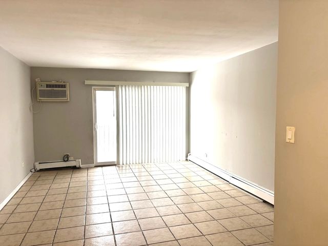 6B E Dundee Quarter Drive 202, Palatine, IL 60074