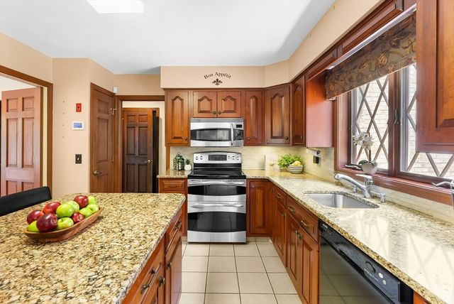 191 Fairway Drive, Seekonk, MA 02771
